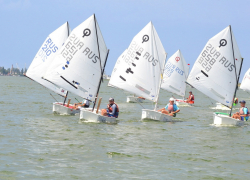 Призы от мебельной фабрики «Дриада» получили спортсмены в гонках за кубок Волгодонска по парусному спорту