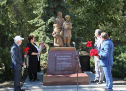Болью и кровью написанная история: 5 лет назад в Волгодонске был установлен памятник «дети войны»