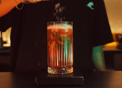 Не позволяйте жаре испортить ваше лето: летние напитки от «Wave Coffee» освежают и возвращают к жизни