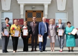 Власти поблагодарили волгодонских педагогов за вклад в благоустройство города