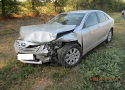  На трассе «Ростов - Волгодонск» лоб в лоб столкнулись «девятка» и «Toyota Camry» - есть пострадавшие