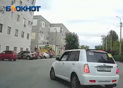 Только получила права и едва не угробила машину: автоледи с восклицательным знаком жестко подрезала водителя в Волгодонске