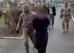 «Как в лихие 90-е!»: хозяйку бара в Волгодонске бандиты заставляли платить за «крышу» 15 тысяч рублей в месяц