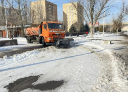 Коммунальщики города в усиленном режиме очищают Волгодонск от снега
