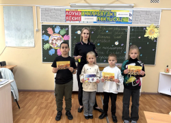 В ГАИ поздравили ребят с началом летних каникул