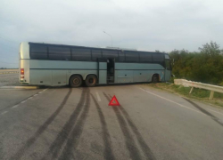Уходил от столкновения с трактором: подробности ДТП с автобусом недалеко от Волгодонска