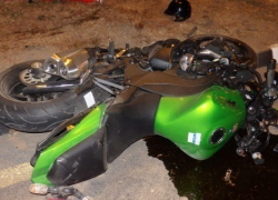 В Зимовниковском районе 17-летний мотоциклист насмерть сбил женщину