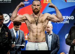 Дмитрий Кудряшов провел финальное взвешивание перед боем в шоу тяжеловесов 