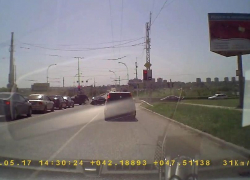  В Волгодонске проехавшая на красный свет «Toyota» врезалась в «BMW» (ВИДЕО)