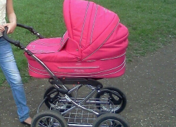 В Волгодонске на молодую маму с ребенком в районе сквера «Дружба» напал неизвестный