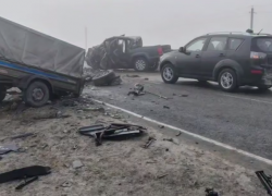 Две аварии произошли в одном месте за 10 минут: подробности смертельного ДТП на трассе «Элиста - Зимовники»