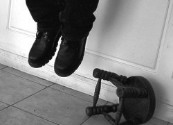 Волгодонец повесился во время отдыха с друзьями