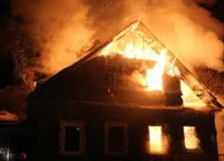 В Зимовниковском районе сгорел жилой дом