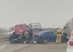 На трассе Волгодонск - Цимлянск столкнулись две легковушки