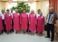 Поздравления, концерт и праздничный обед: пожилых людей Центра соцобслуживания поздравили с праздником