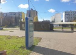Полиция ищет повредивших электронный киоск на площади ДК имени Курчатова вандалов 