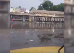 Ливень превратил вокзал Волгодонска в озеро 