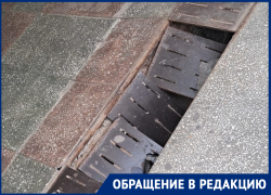 Ловушка для пешеходов: жители жалуются на обвалившуюся ливневую решетку в подземном переходе Волгодонска