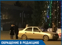 Припаркованный возле городской елки «Хендай» удивил волгодонцев