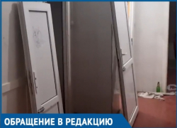Молодежь выбила двери в туалете гипермаркета "Магнит" в Волгодонске и превратила его в помойку
