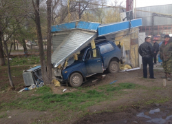 В Волгодонске «Нива» въехала в придорожный магазин  — есть пострадавшие