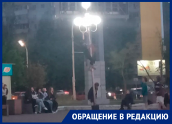 Кощунство не состоялось: патриоты заставили школьника вернуть на место часть флага России