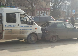 Три автомобиля столкнулись перед «зеброй» на проспекте Строителей 