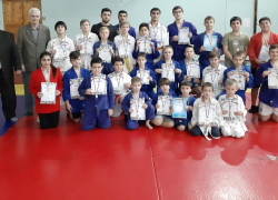 В преддверии Нового года в Волгодонске прошли соревнования по дзюдо и самбо 