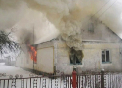 В Морозовском районе сгорел дом