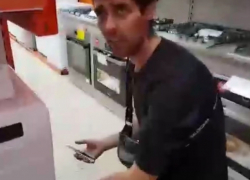 Волгодонец ножом искалечил себя после неудачной кражи в «ДНС» 