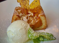 Осенний десерт «Тыквенный пай с грушей»: Блюдо месяца в пабе «Желтый слон»