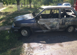 В Волгодонске средь бела дня неизвестные сожгли «Фиат»