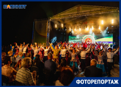 Джигиты, казахи и донские казаки выступили под открытым небом в Волгодонске в честь Дня России