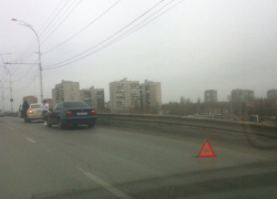 Очередное нелепое утреннее ДТП на мосту-читатель