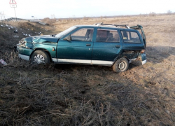 Автомобиль с беременной волгодончанкой оказался в кювете из-за пьяного водителя