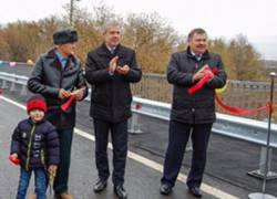 Обещавший Волгодонску третий мост Андрей Иванов торжественно открыл мост через реку Сал за 82 миллиона 