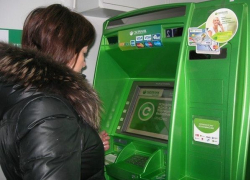 Сбербанк не собирается ограничивать  выдачу наличных через банкоматы