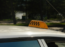 Таксист избил и ограбил пассажира из-за просьбы остановить возле магазина, - волгодонец