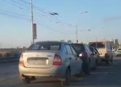 Массовое ДТП на мосту собрало в «паровозик» пять автомобилей в час-пик в Волгодонске