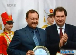 Почему Тарас Катеринич до сих пор не подарил «Дончанке» обещанную перед губернатором квартиру ?