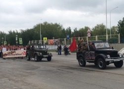 Ветераны проехали на «фронтовых» машинах по станице Романовской