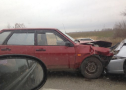 Лобовое столкновение ВАЗа и «Хендая» произошло на выезде из Волгодонска