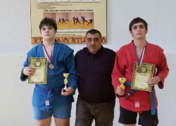 Волгодонские самбисты поборолись за медали турнира памяти погибшего судебного пристава