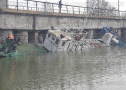 На спецпричале Волгодонска утонул забытый всеми катер администрации Цимлянского района - возможна утечка топлива