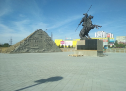 15 лет назад в Волгодонске открыли 7-метровый памятник полководцу Якову Бакланову
