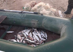 На Цимлянском водохранилище задержали браконьера на резиновой лодке