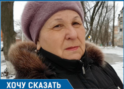 Жители дома на Пионерской устали бояться ветреной погоды из-за опасных деревьев 