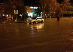 У «Октября» тонированный ВАЗ-2114 сбил женщину на пешеходном переходе  – очевидец