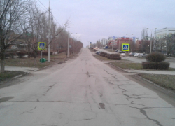 Водитель сбил 16-летнего волгодонца в районе детской поликлиники и скрылся с места ДТП