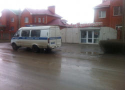 Волгодонцы вызвали полицию из-за подозрительного автомобиля, брошенного возле свадебного центра «Давай поженимся»